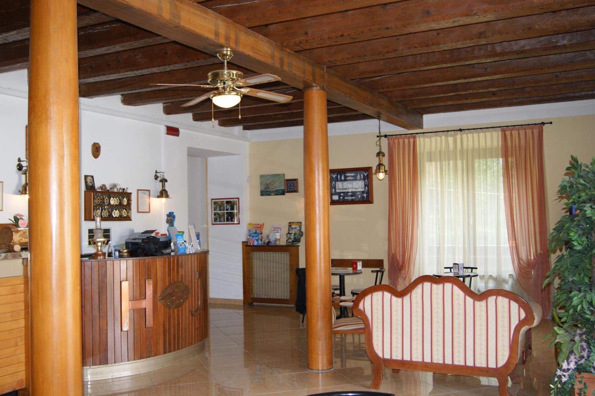 Hotel Johnson Peschiera del Garda Luaran gambar