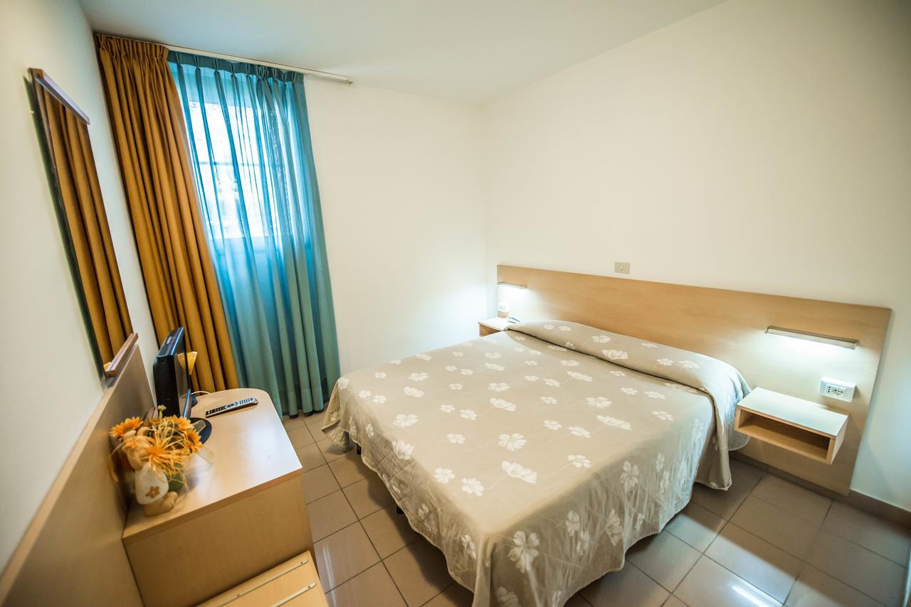 Hotel Johnson Peschiera del Garda Luaran gambar