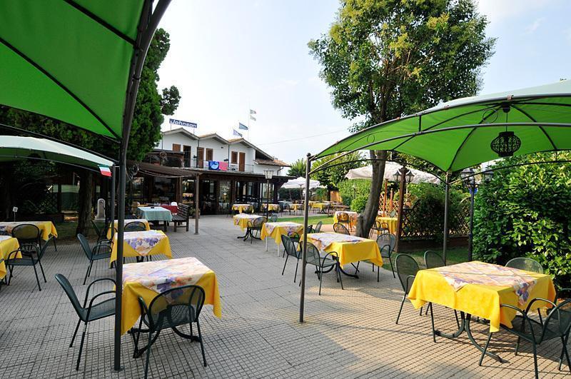 Hotel Johnson Peschiera del Garda Luaran gambar