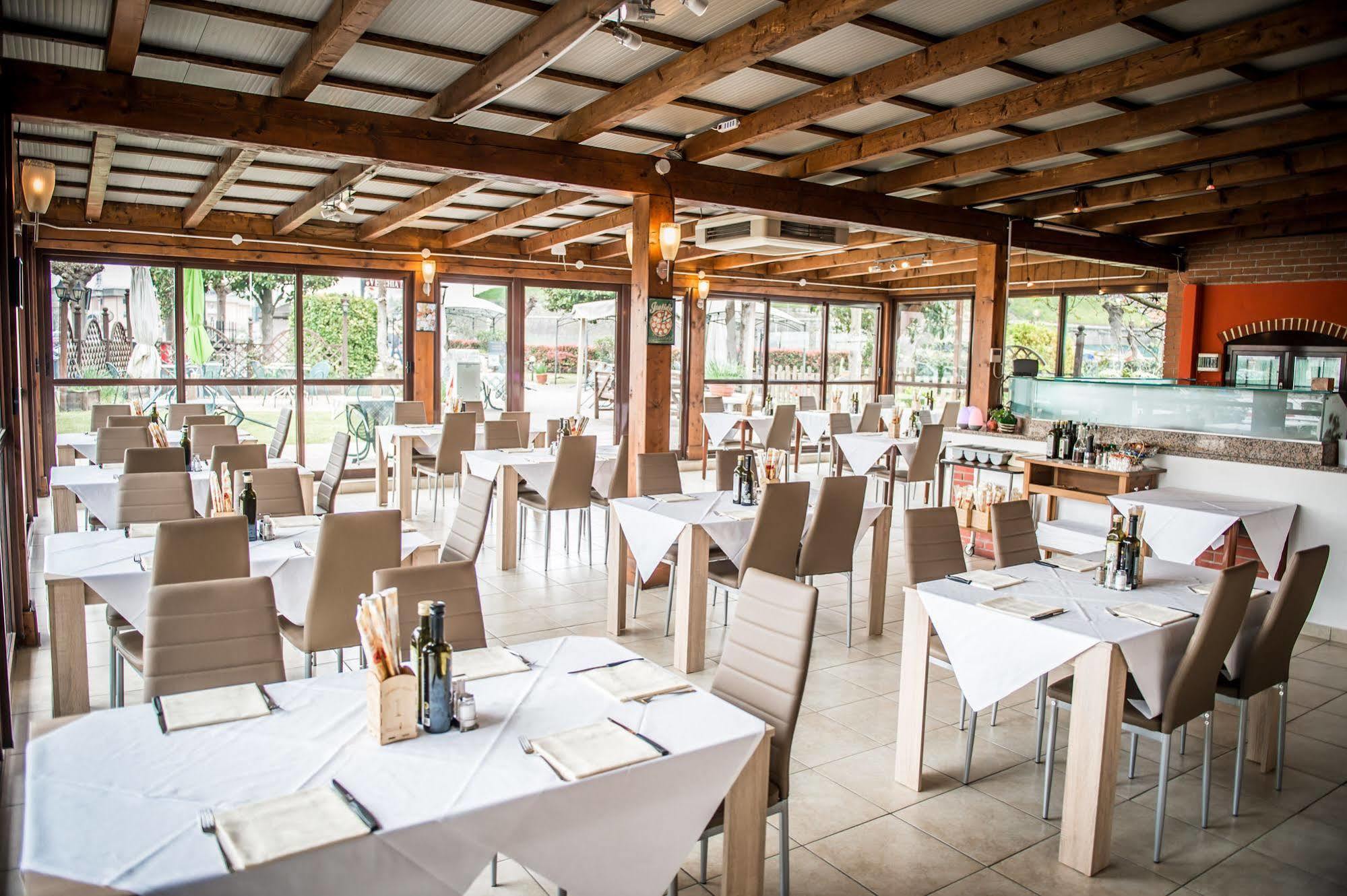 Hotel Johnson Peschiera del Garda Luaran gambar