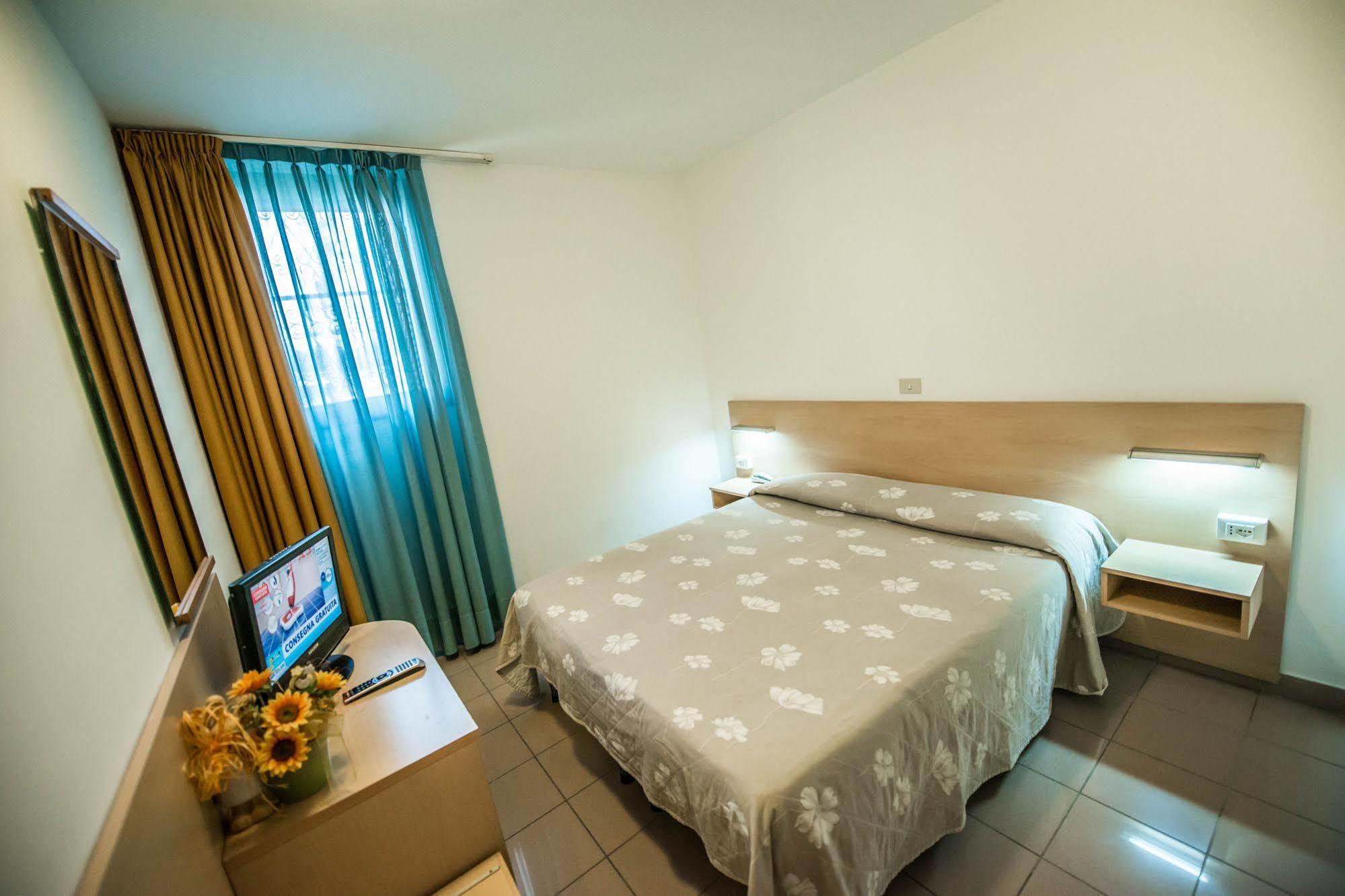 Hotel Johnson Peschiera del Garda Luaran gambar