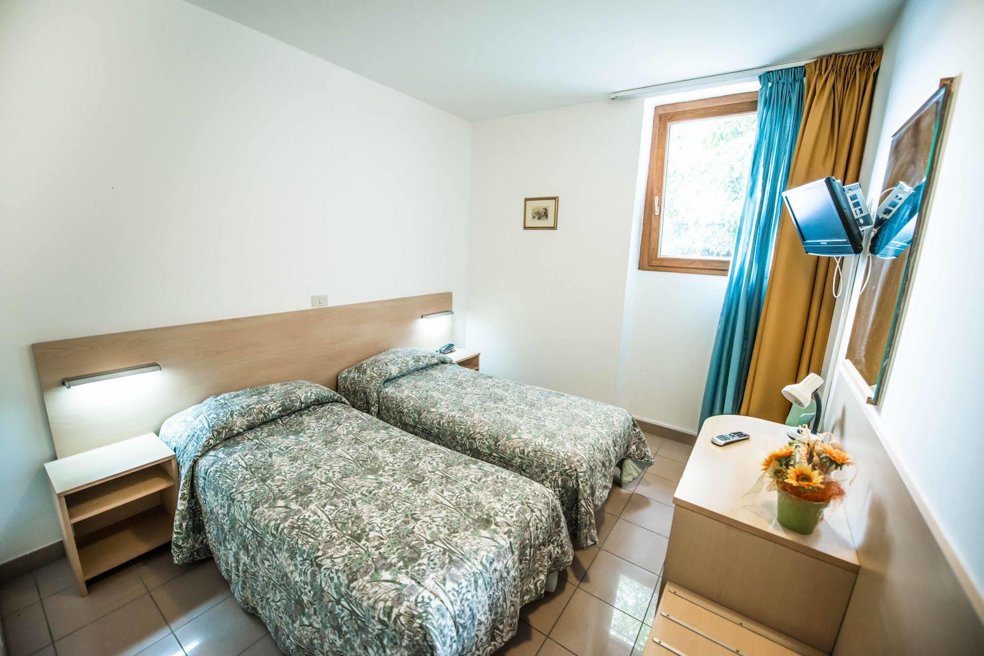 Hotel Johnson Peschiera del Garda Luaran gambar