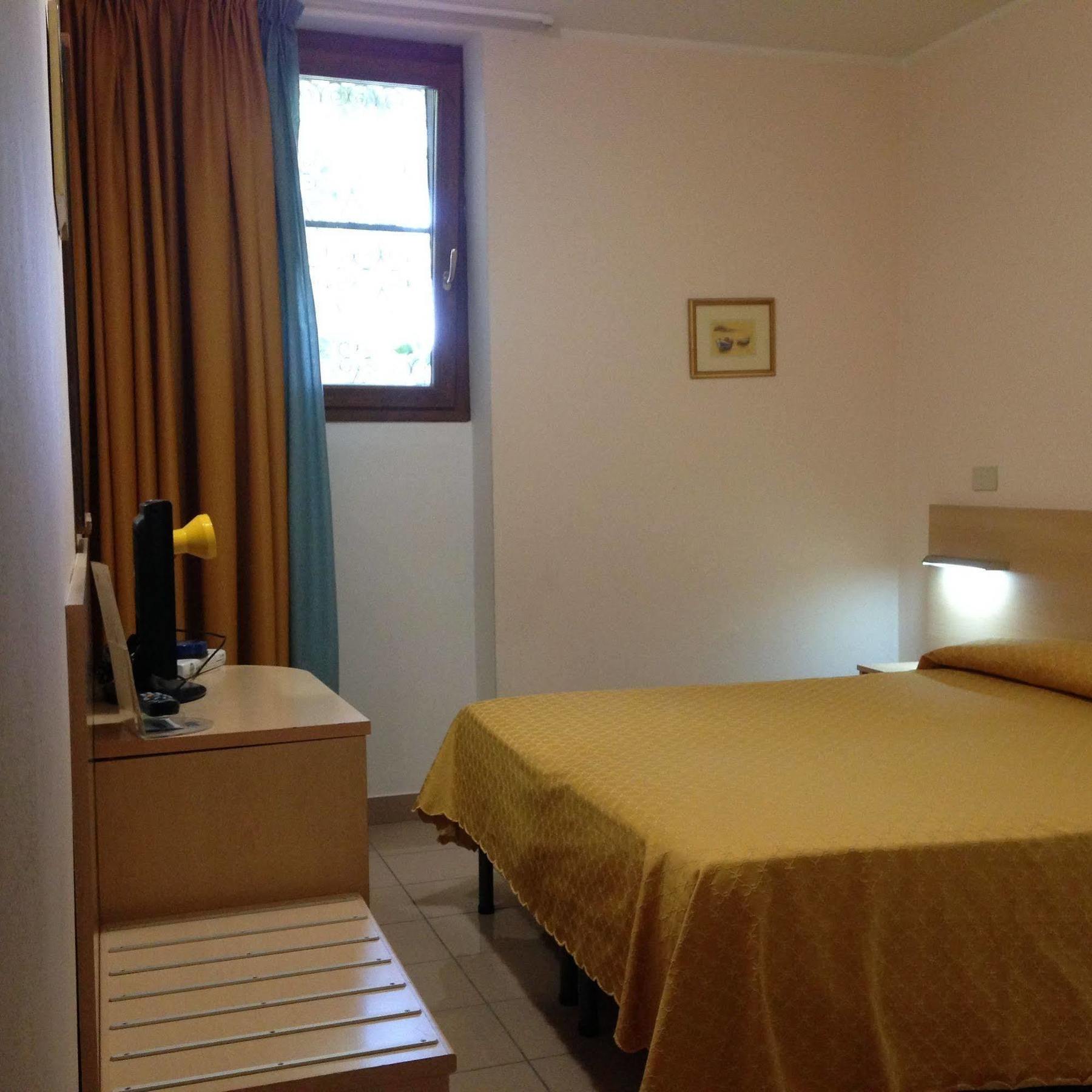 Hotel Johnson Peschiera del Garda Luaran gambar