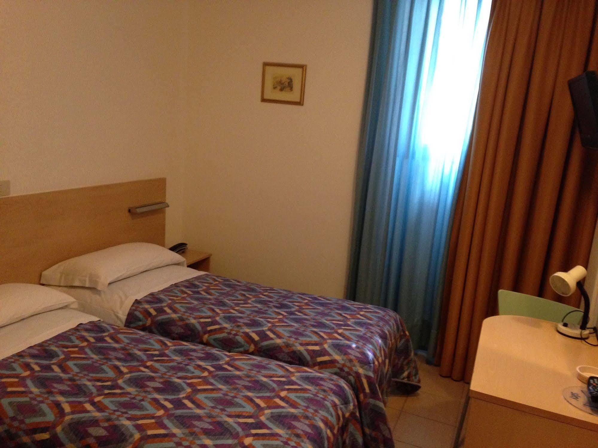 Hotel Johnson Peschiera del Garda Luaran gambar