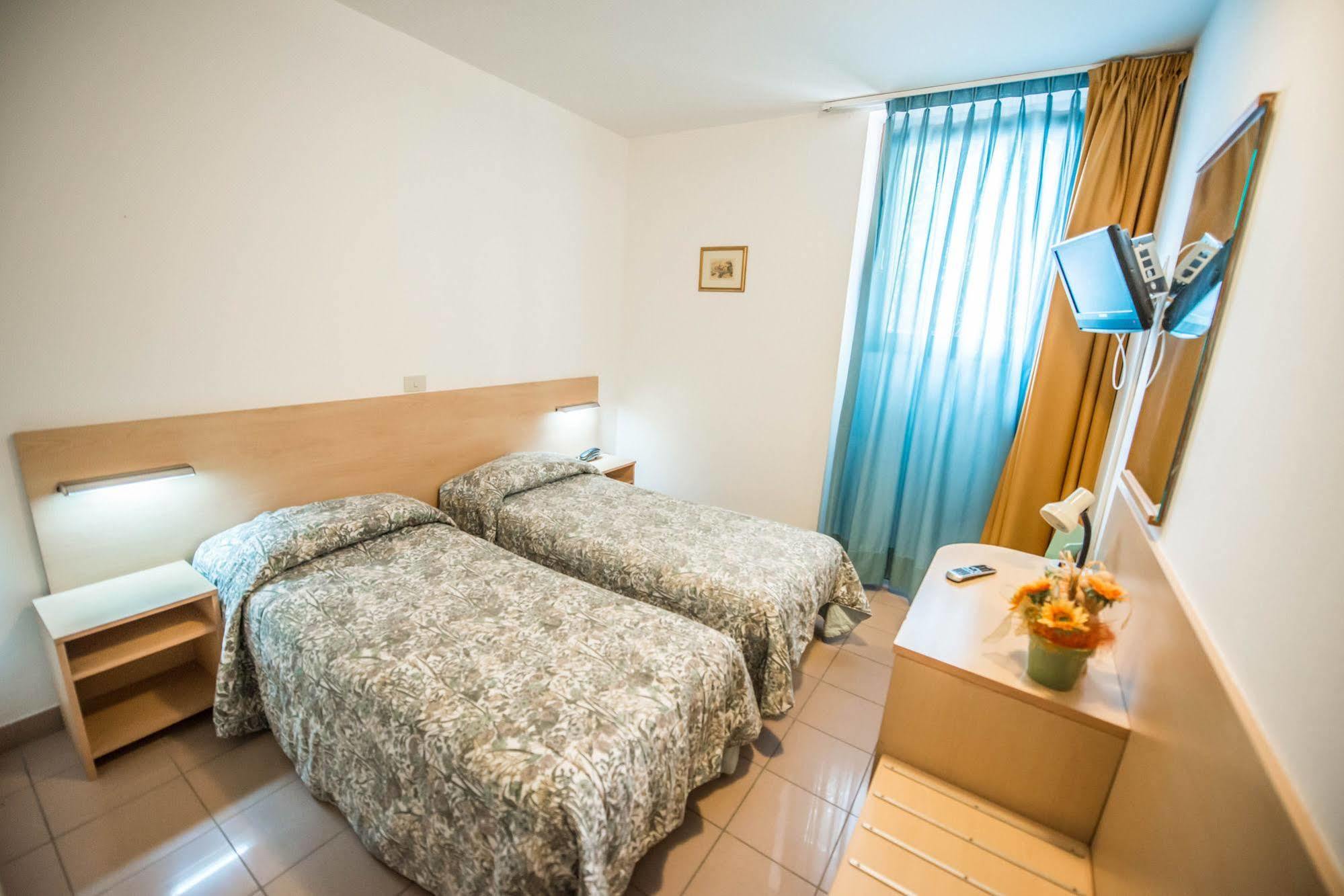 Hotel Johnson Peschiera del Garda Luaran gambar