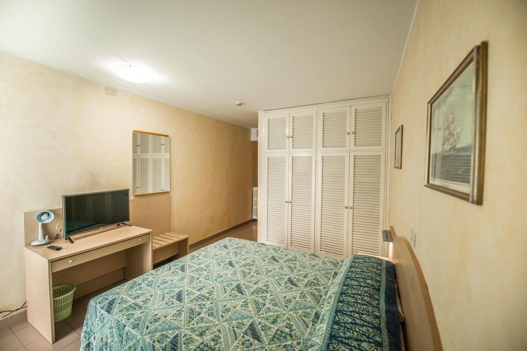 Hotel Johnson Peschiera del Garda Luaran gambar