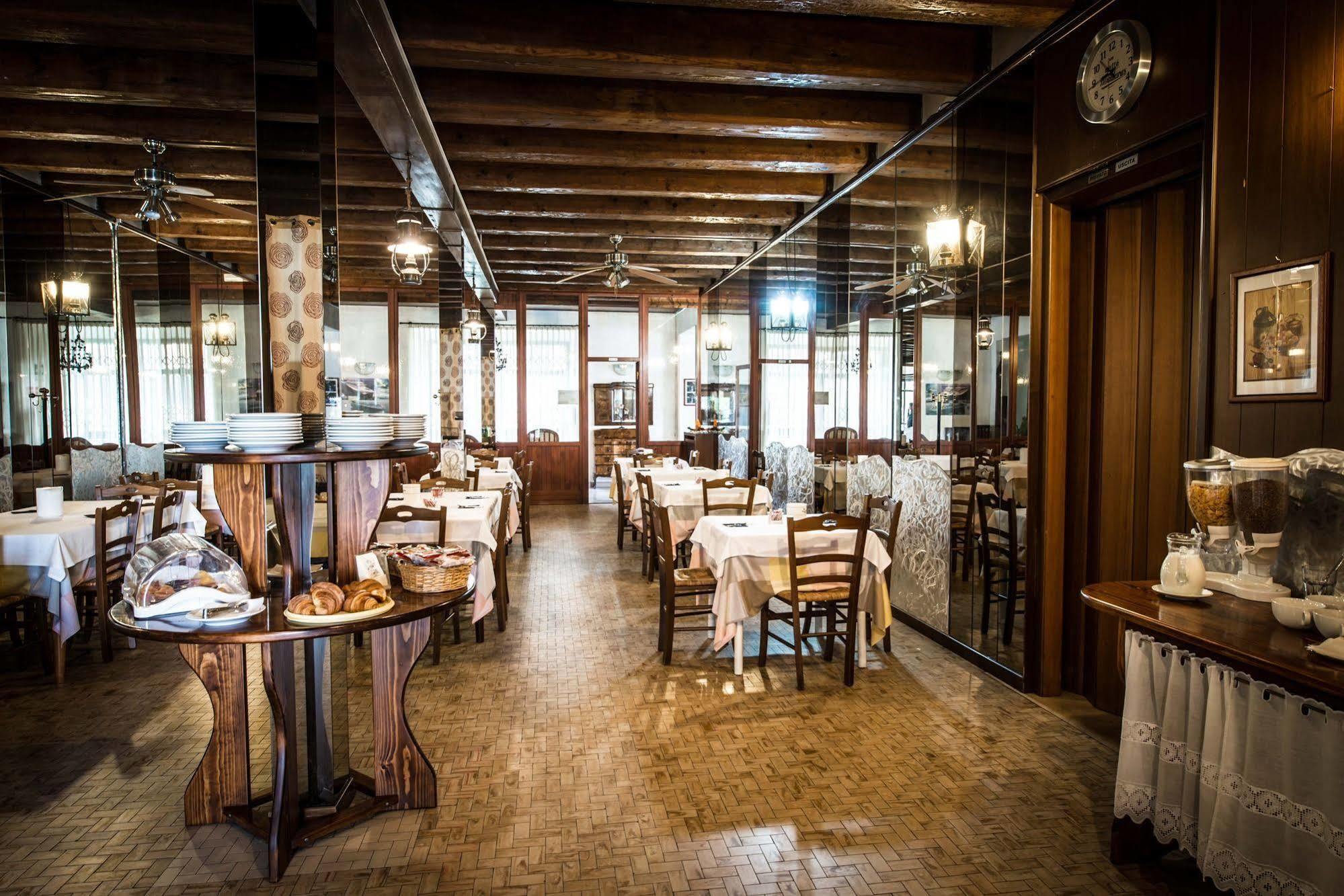 Hotel Johnson Peschiera del Garda Luaran gambar