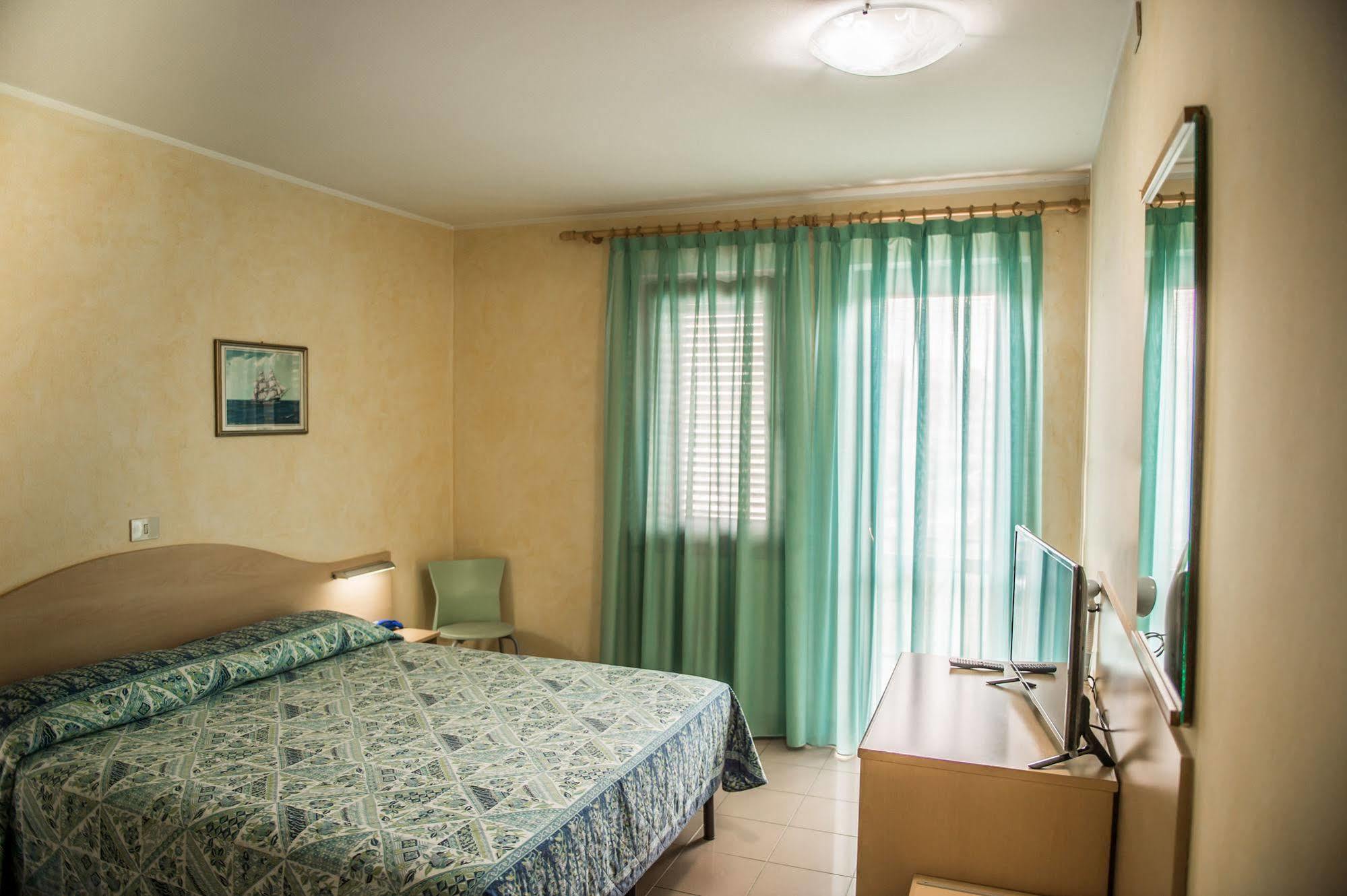Hotel Johnson Peschiera del Garda Luaran gambar