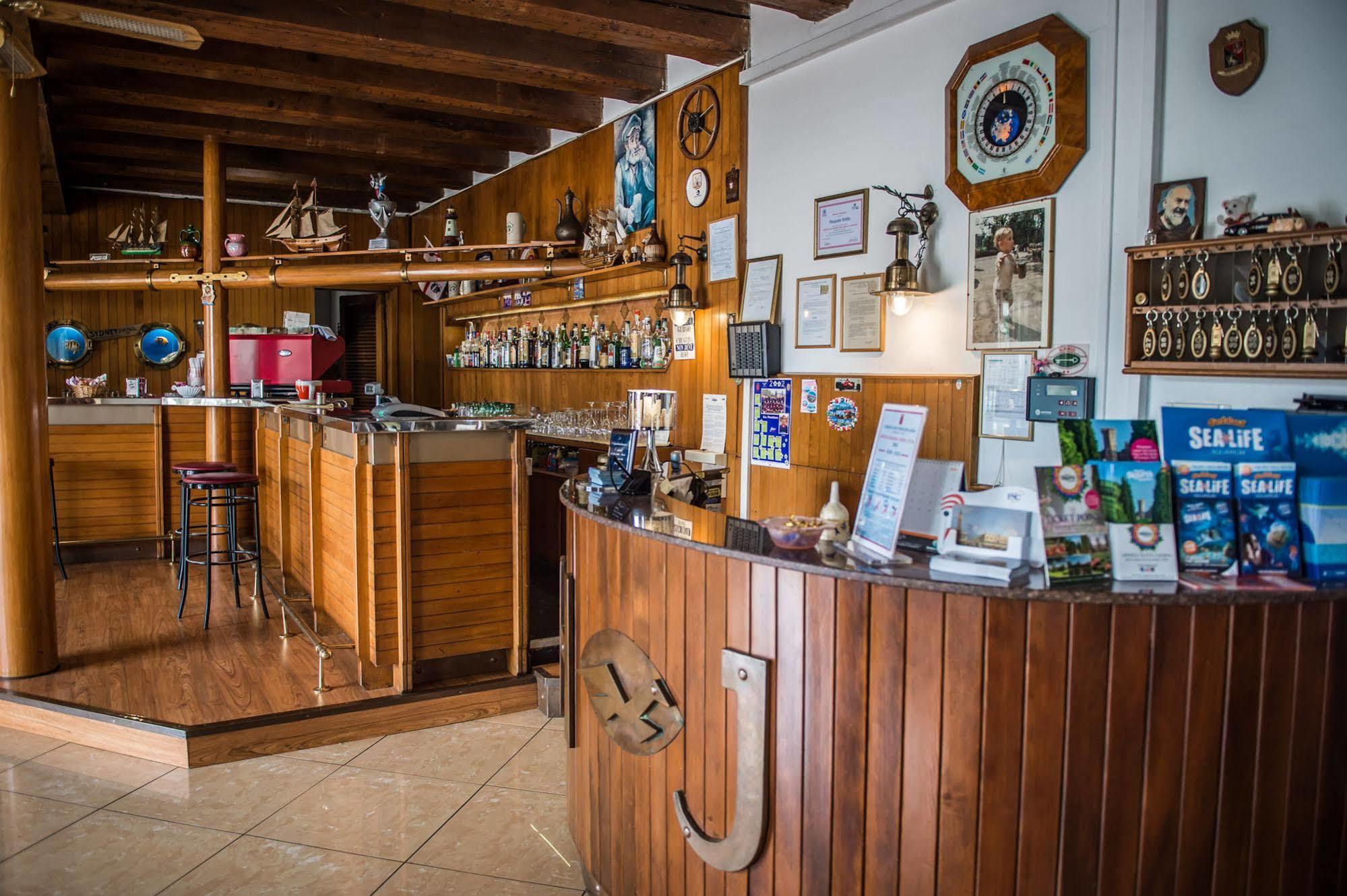 Hotel Johnson Peschiera del Garda Luaran gambar
