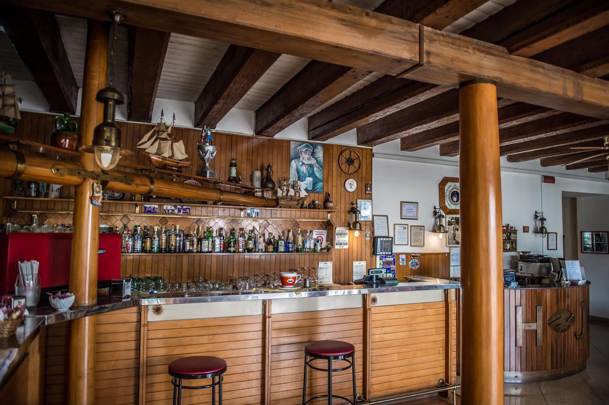 Hotel Johnson Peschiera del Garda Luaran gambar
