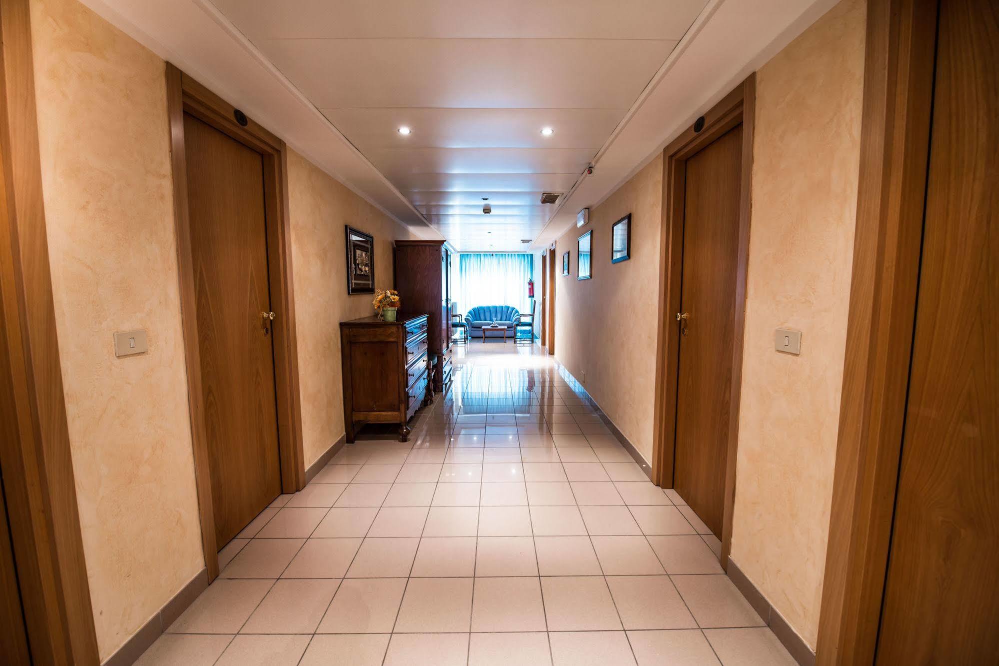 Hotel Johnson Peschiera del Garda Luaran gambar